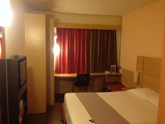 Hotel Ibis Линс Екстериор снимка