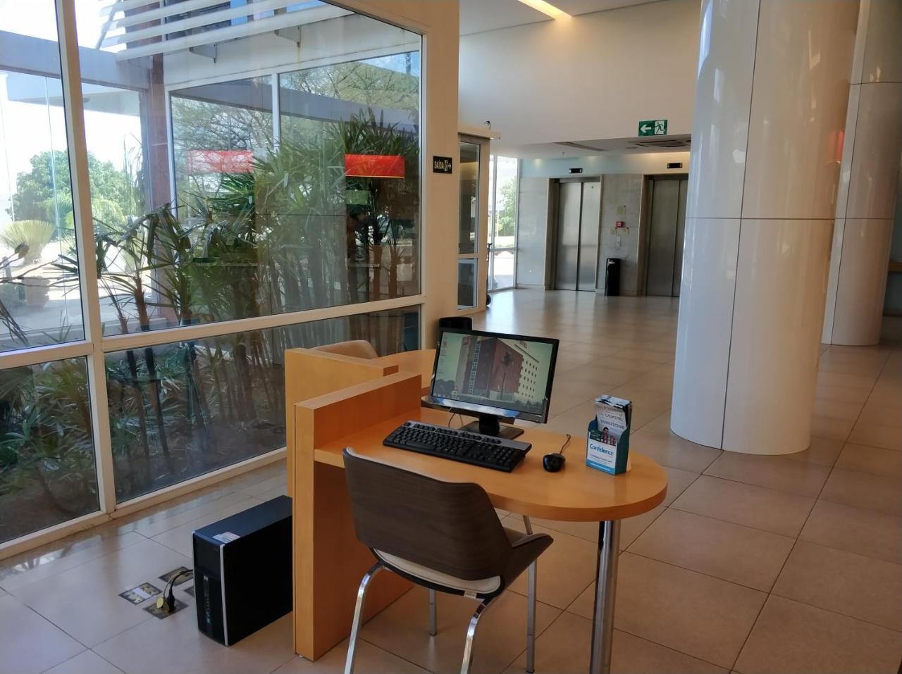 Hotel Ibis Линс Екстериор снимка